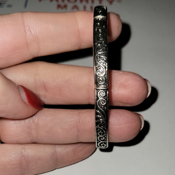 Filigree Design Stretch Bracelet - Picture 5 of 5